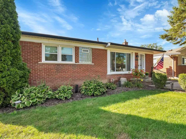 24613 Star Valley Dr, Saint Clair Shores, MI 48080