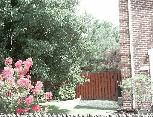 2nd image of 633 Creekside Ct