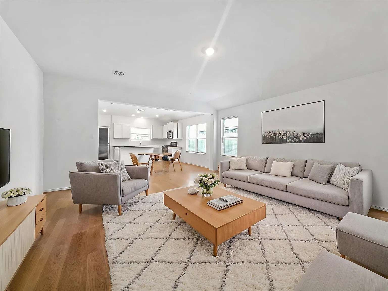 4 bed, 2.0 bath, 1808 sqft, $2,100 — Photo 1