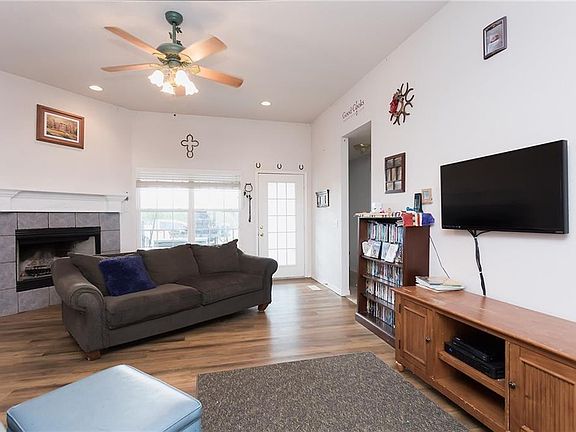 3rd image of 589 Madison St #7617