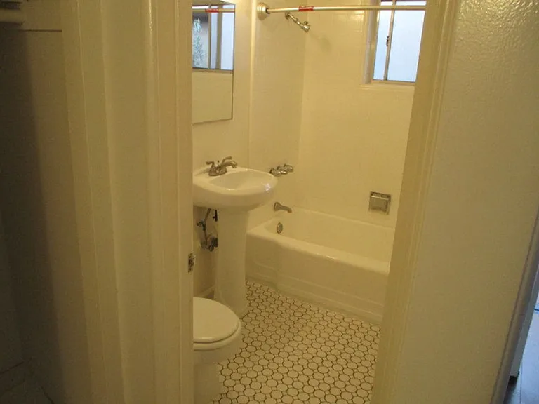 1217 Havenhurst Dr — Photo 7