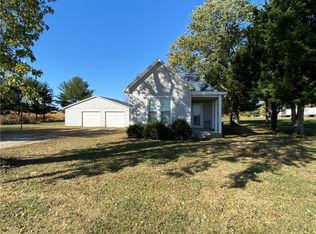 50 N Loxa Rd, Mattoon, IL 61938