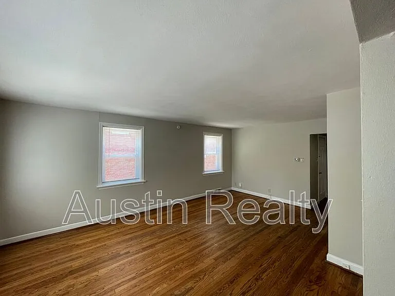 7215 Amherst Ave — Photo 5