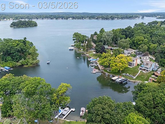 4th image of 1745 Ridge Rd