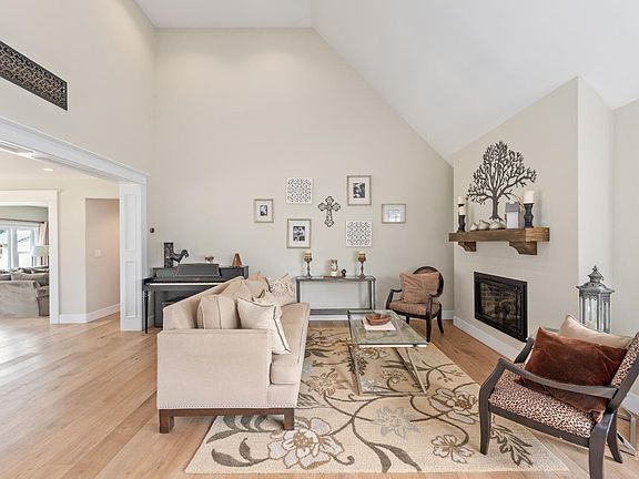 5th image of 12975 New Ave