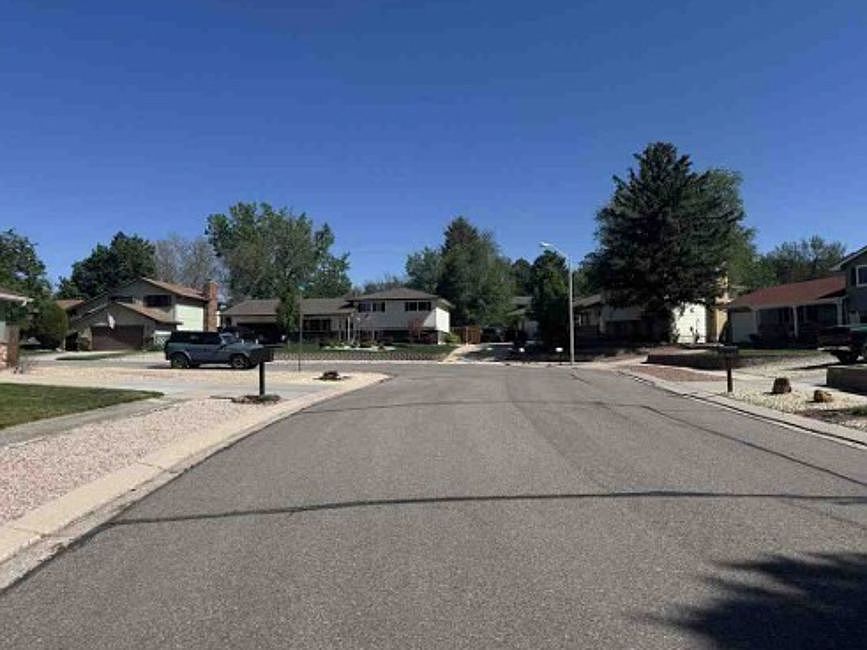Exterior Neighborhood (street photo)