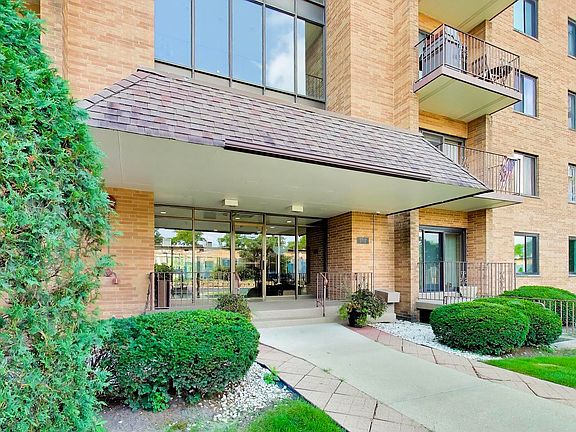 4th image of 1717 W Crystal Ln Unit 203