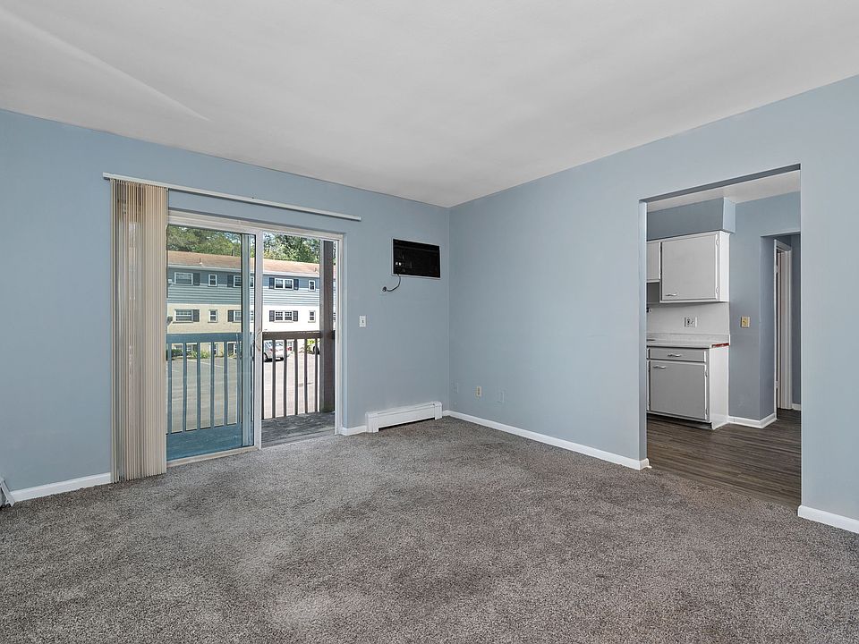 2nd image of 819 Rosemont Ave #14