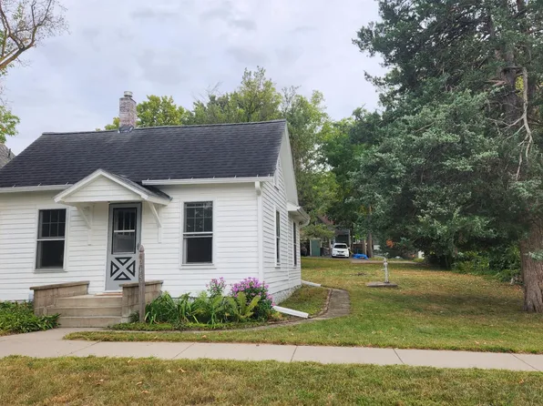 215 Park St W, Cannon Falls, MN 55009