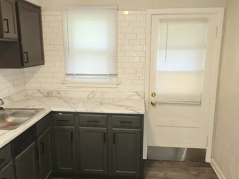6122 Jackson Ave — Photo 7