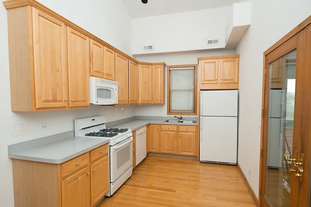 Appealing 3 Bed, 3 Bath at Diversey + Wolcott (Roscoe Village) — Photo 2