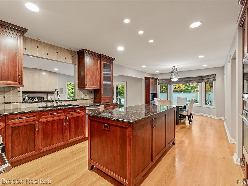 6135 Pickwood Dr, photo 28