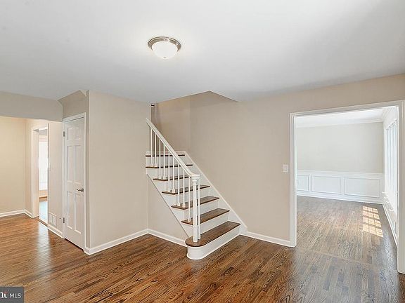 4th image of 4 Greene Dr