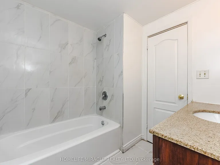 72 Carleton Pl #72 — Photo 16