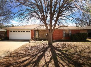 1315 Fairway Dr, Graham, TX 76450