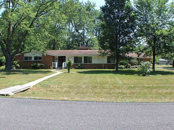 2nd image of 3910 Wyandotte Dr