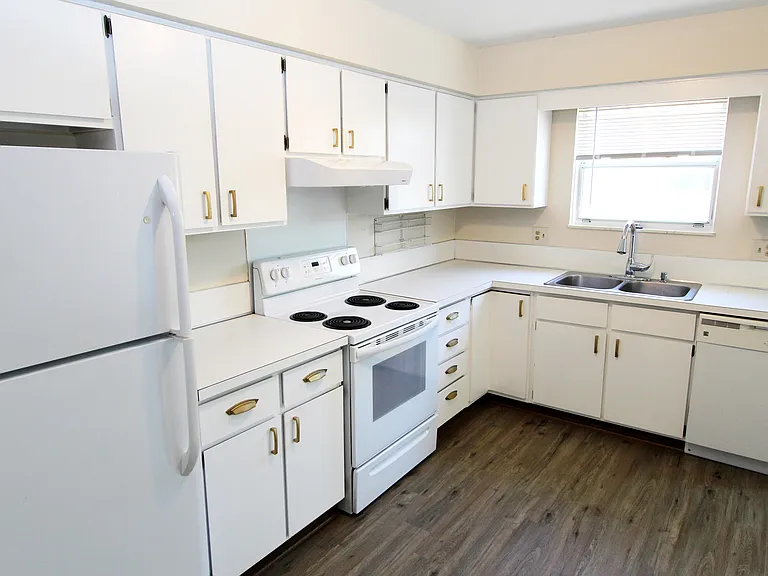 4822 Dierker Rd — Photo 3