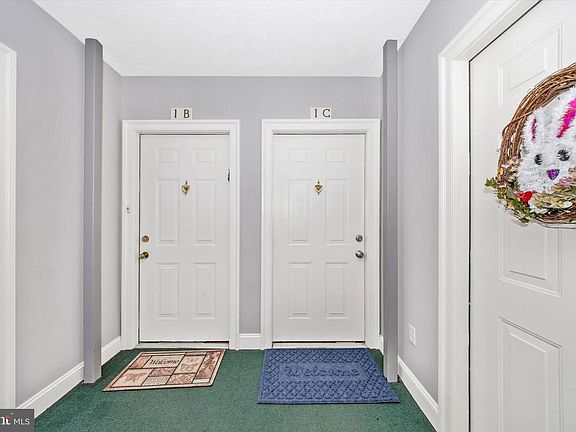 3rd image of 2112 Whitehall Rd Unit 1C