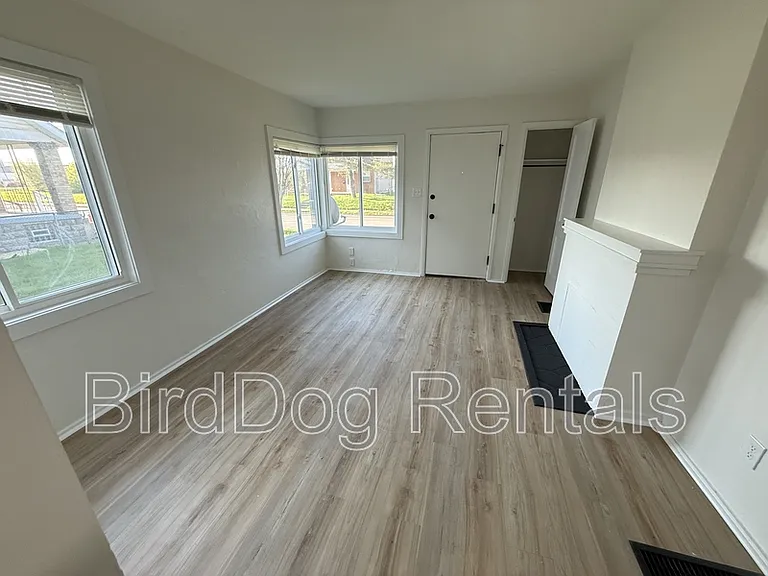 710-712 Frebis Ave #712 — Photo 3