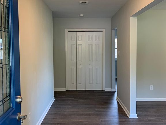 3rd image of 929 Earl Of Chatham Ln