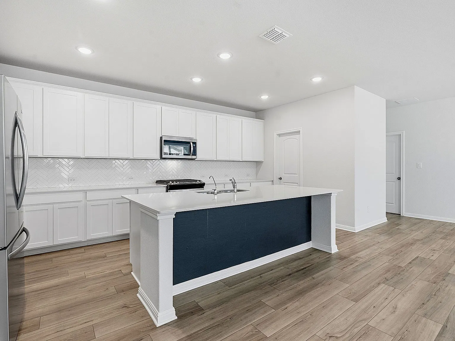 4 bed, 2668 sqft, $3,100 — Photo 3