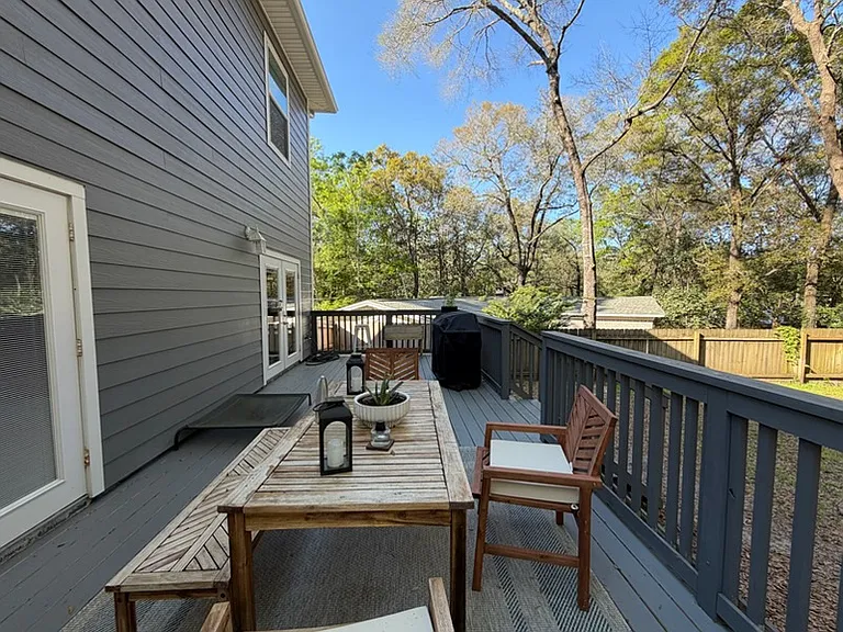 411B Redwood Ave — Photo 19