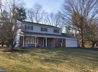 190 Grasshopper Dr, Warminster, PA 18974