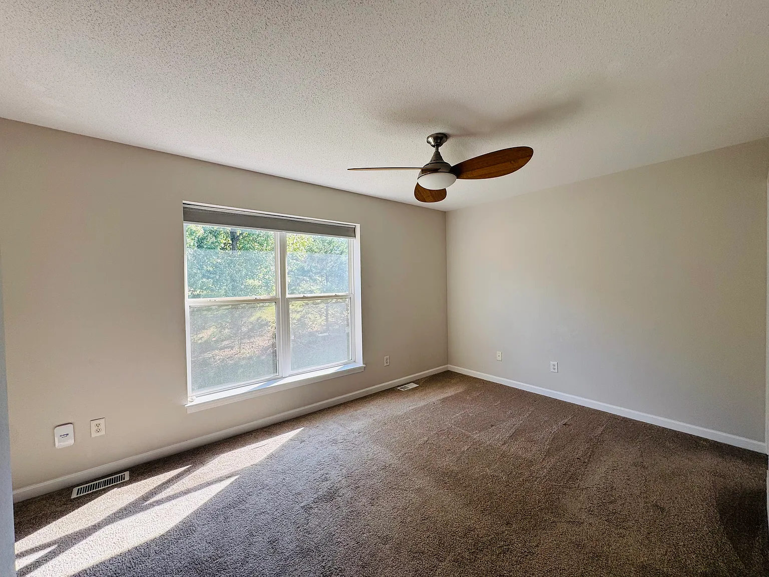 2 bed, 2.5 bath, 1163 sqft, $1,300 — Photo 4