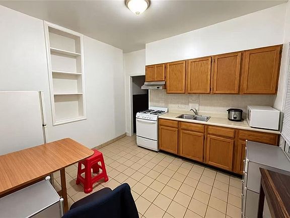 2nd image of 1852 70th St