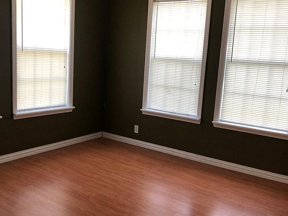 5th image of 2527 Glenfield Ave