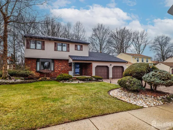 11 Lyric Dr, Colonia, NJ 07067