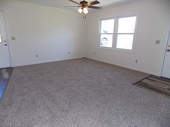 3rd image of 1528 Sandy Cir