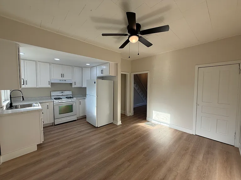 1005 Victoria Ave — Photo 15