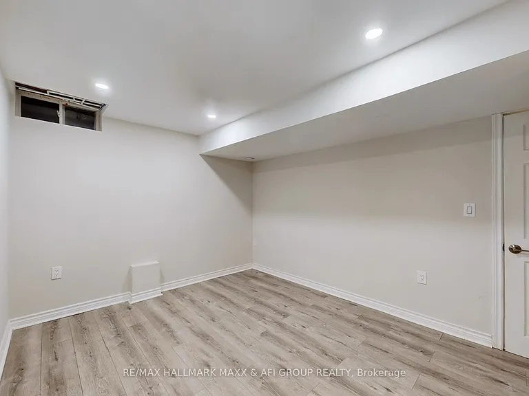 719 Shanahan Blvd — Photo 11