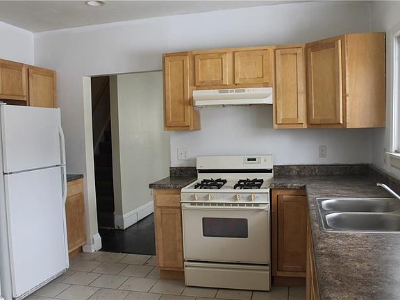 2nd image of 3388 Altamont Ave