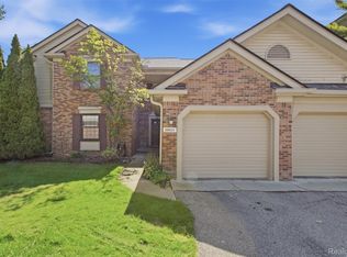 29825 Indian Trl, Farmington, MI 48331