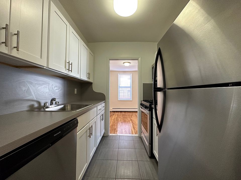 1st image of 13921 85th Dr APT 2B