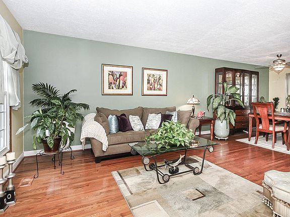 3rd image of 505 Dalton Ln