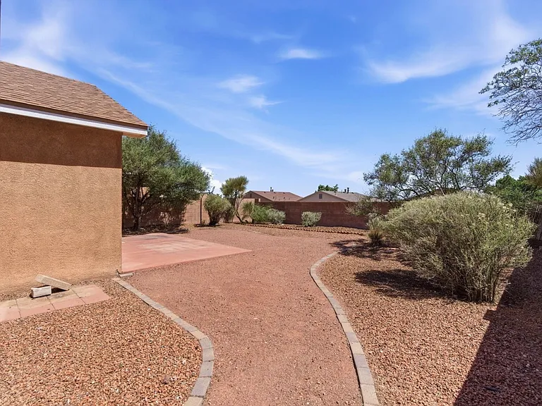1733 Gallinas Rd NE — Photo 25
