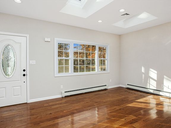 4th image of 7 Rosebriar Ln