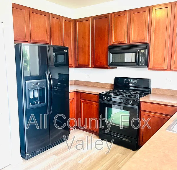 503 S Lakeside Ct — Photo 2