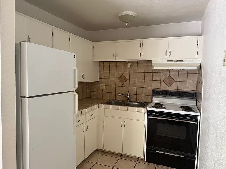 780 Ash St #4 — Photo 7
