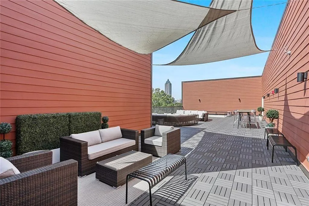 Building Photo - 525 Parkway Dr #306