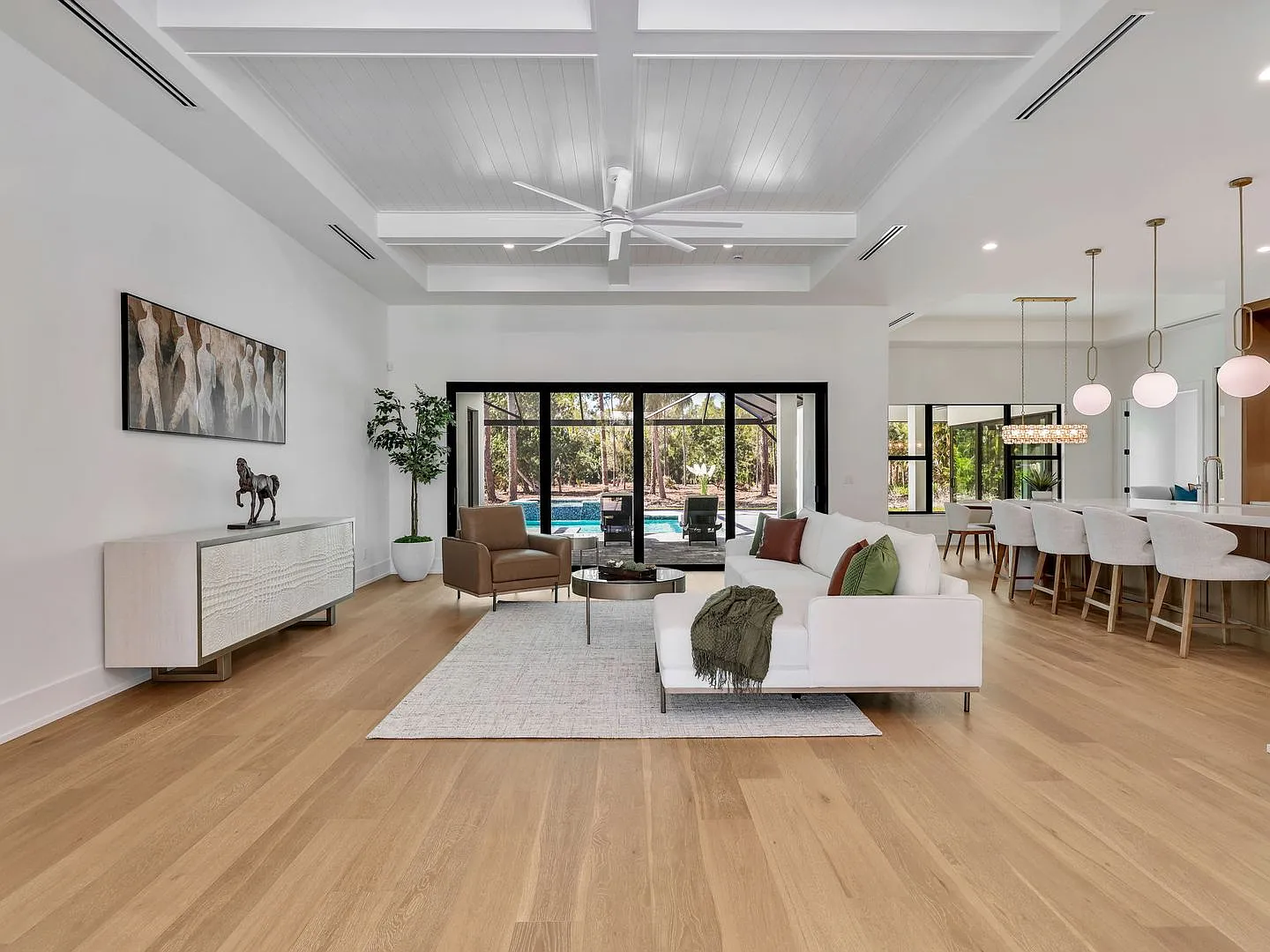 Brand-new contemporary estate on 2.27 private acres — Photo 3
