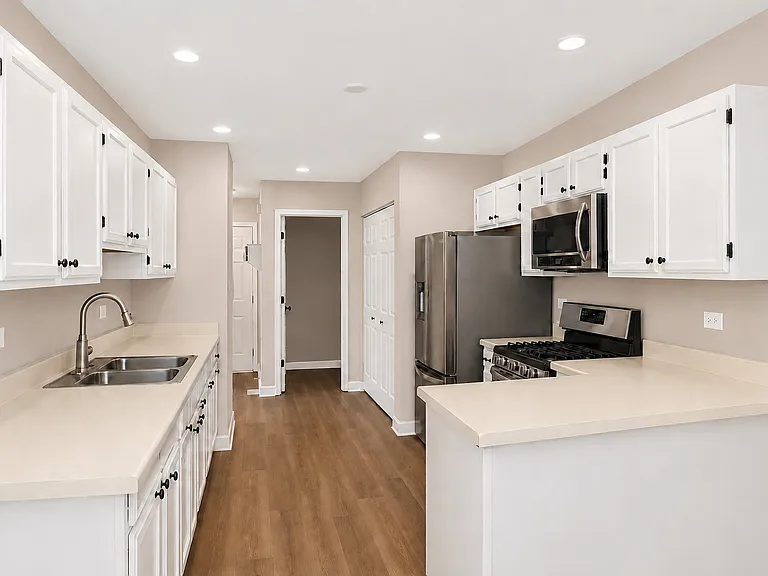 651 Lancaster Cir — Photo 17