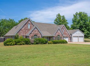 701 Ray Fine Dr, Gore, OK 74435