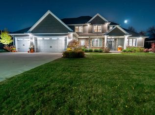 945 Hoks Ridge Ln, De Pere, WI 54115