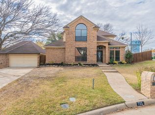 721 Reese Ln, Hurst, TX 76054