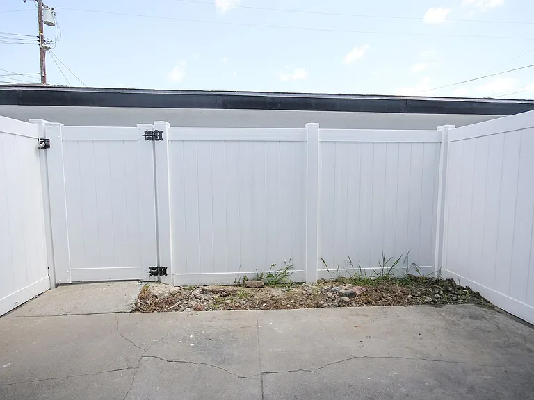 2709 S Baker St — Photo 22