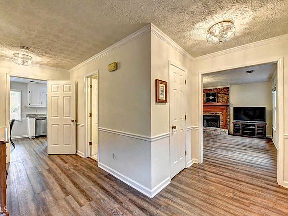 3rd image of 4075 Vicksburg Dr